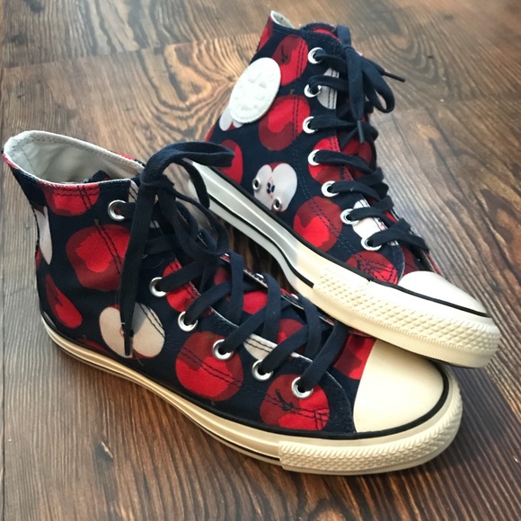 converse apple print